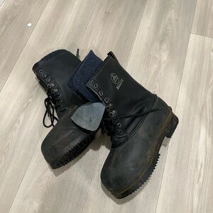 Black Winter Boots with Laces